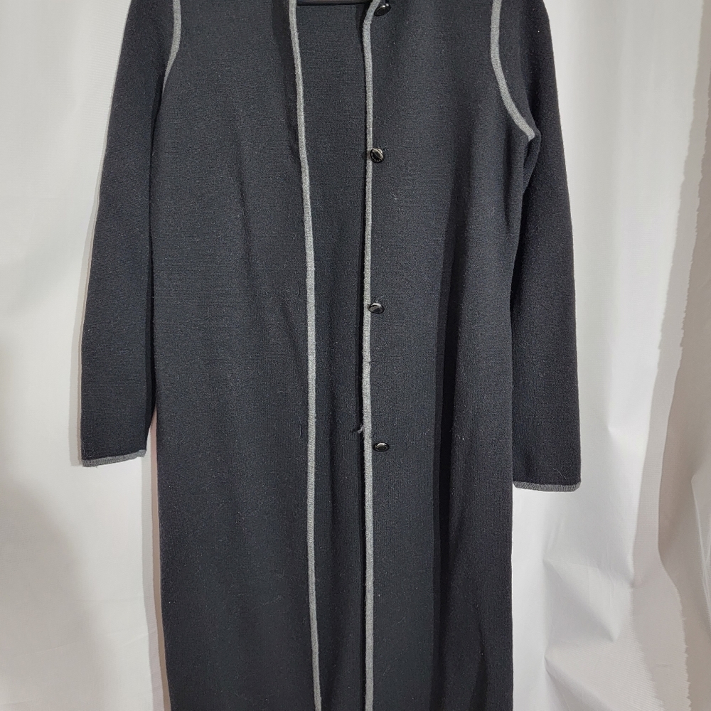 Adrianne vittadini 100% wool trench coat with branded buttons,women's LG . Black